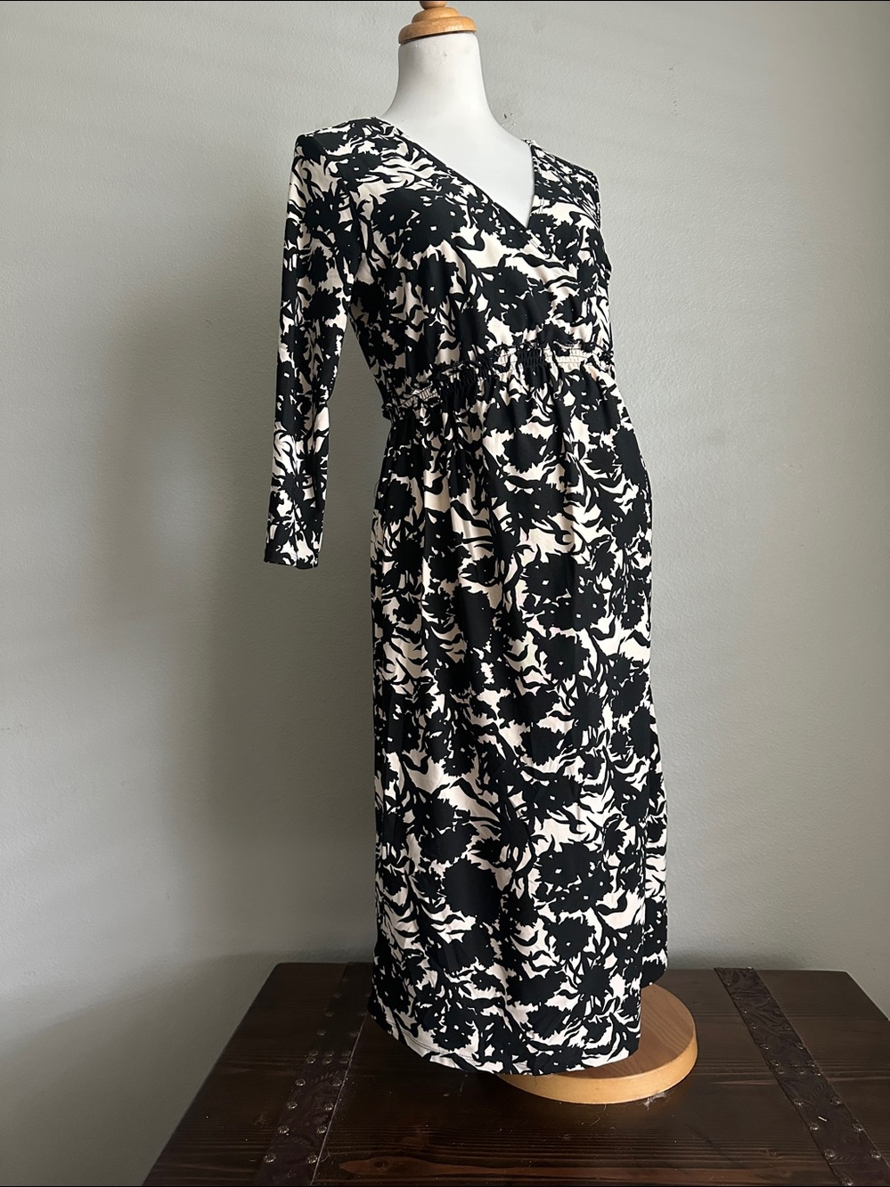 Motherhood Maternity Black and Cream White Floral 3/4 Sleeve Dress Sz Small